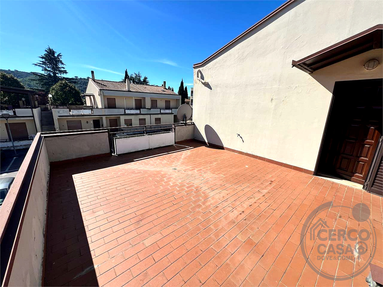 QUADRILOCALE CON AMPIO TERRAZZO IN QUADRIFAMILIARE