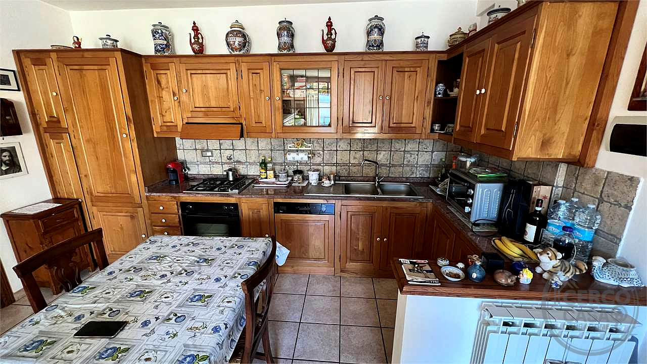 QUADRILOCALE CON AMPIO TERRAZZO IN QUADRIFAMILIARE