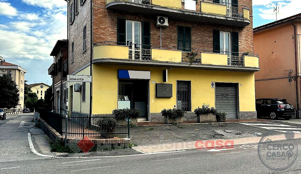 NEGOZIO VENDITA PERUGIA · foto 3