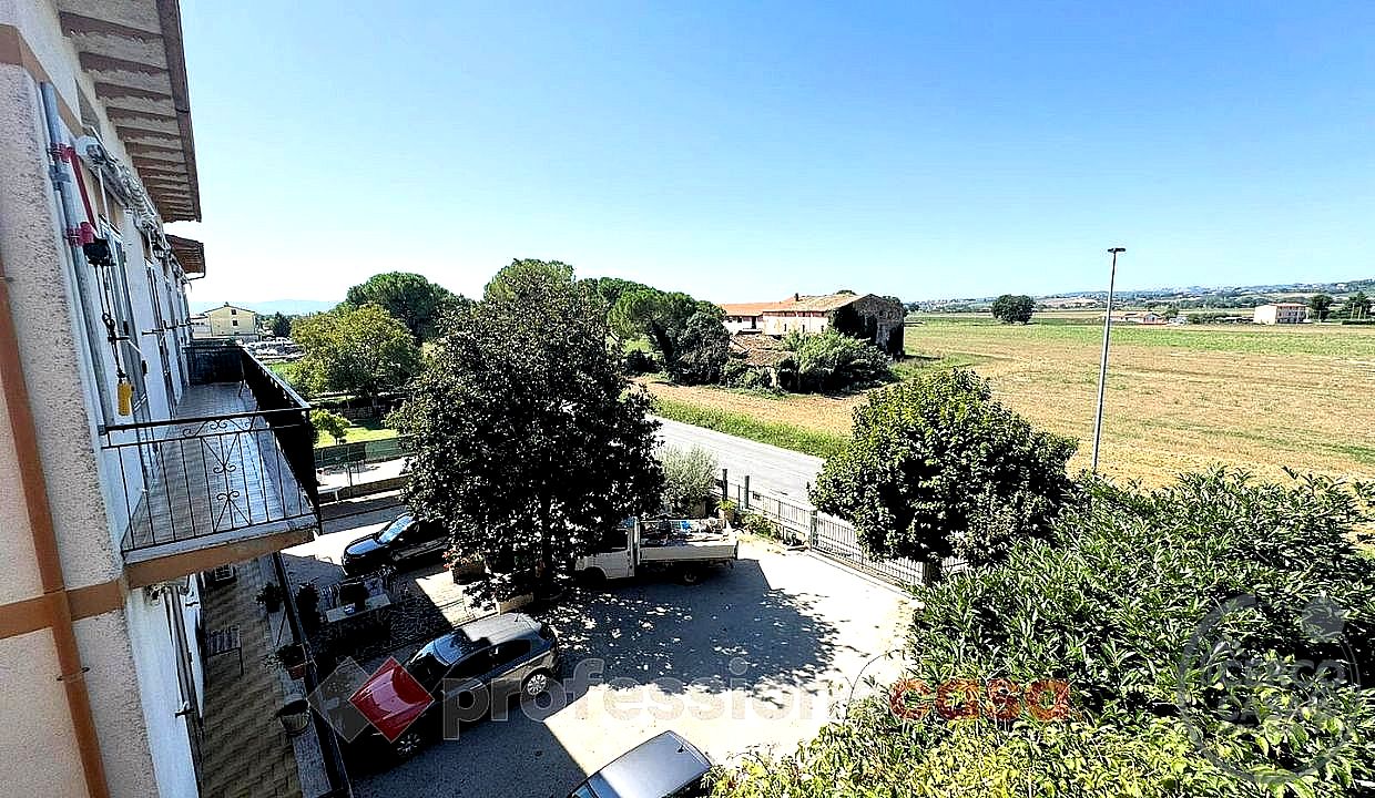 QUADRILOCALE VENDITA ASSISI · foto 21