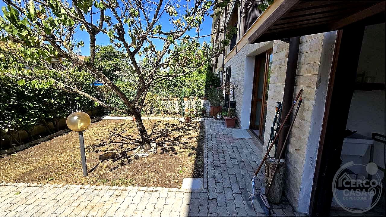 VILLA A SCHIERA VENDITA PERUGIA LACUGNANO · foto 12
