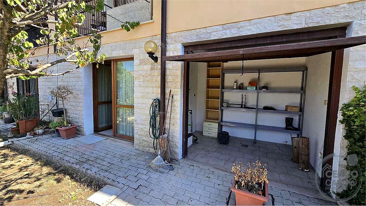 VILLA A SCHIERA VENDITA PERUGIA LACUGNANO · foto 14
