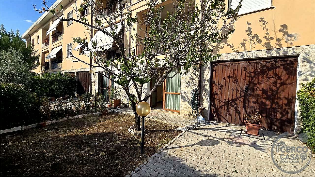 VILLA A SCHIERA VENDITA PERUGIA LACUGNANO · foto 16