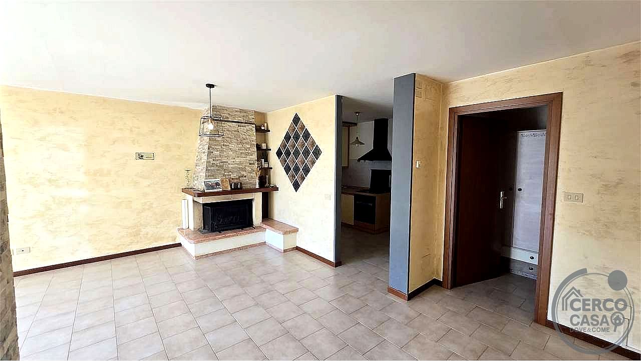 VILLA A SCHIERA VENDITA PERUGIA LACUGNANO · foto 26