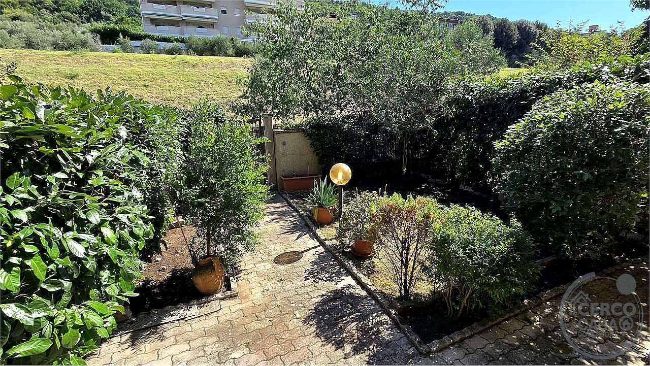 VILLA A SCHIERA VENDITA PERUGIA LACUGNANO · foto 31