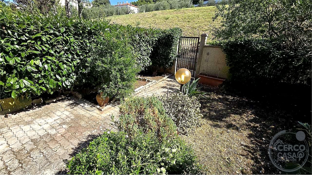 VILLA A SCHIERA VENDITA PERUGIA LACUGNANO · foto 32