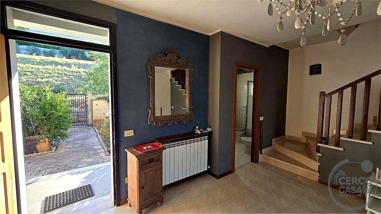 VILLA A SCHIERA VENDITA PERUGIA LACUGNANO · foto 36