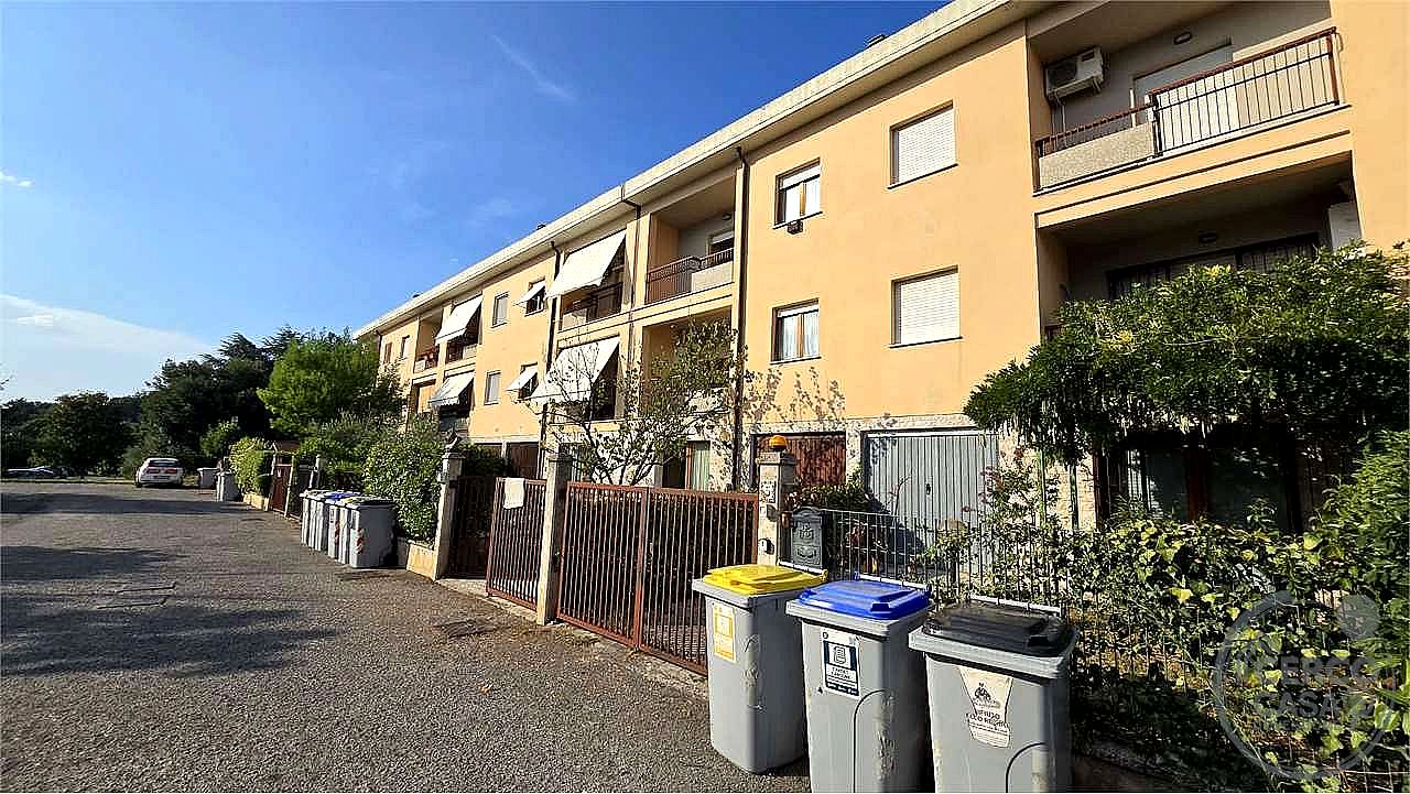 VILLA A SCHIERA VENDITA PERUGIA LACUGNANO · foto 8