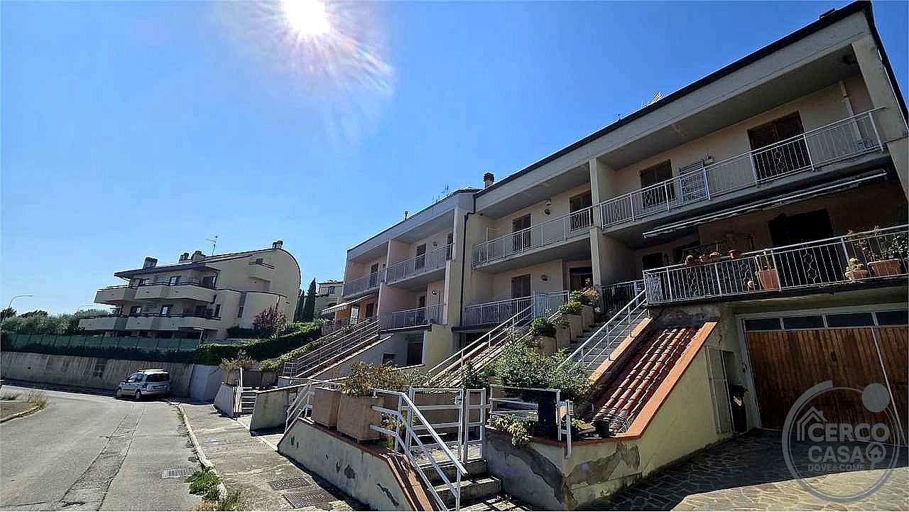 VILLA A SCHIERA VENDITA PANICALE TAVERNELLE · foto 5