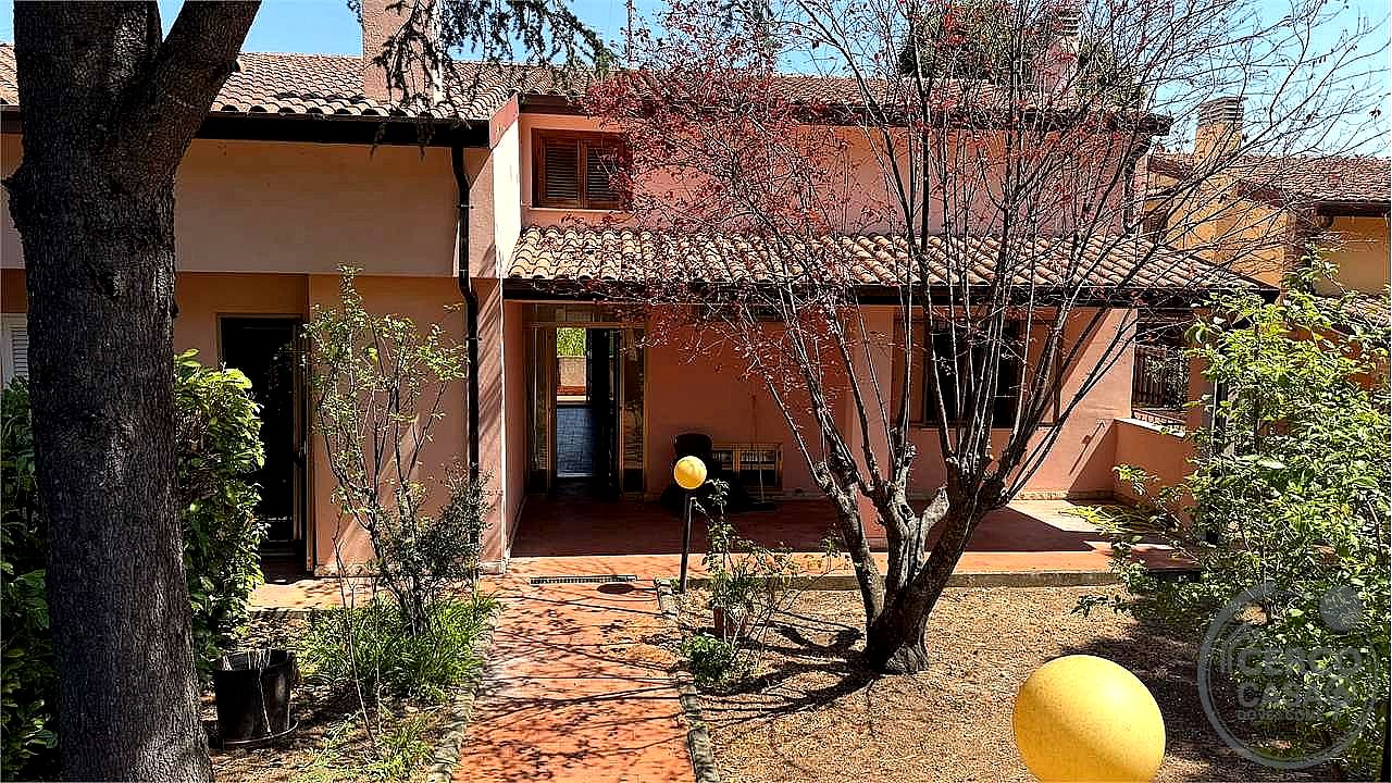 VILLA VENDITA PERUGIA LACUGNANO