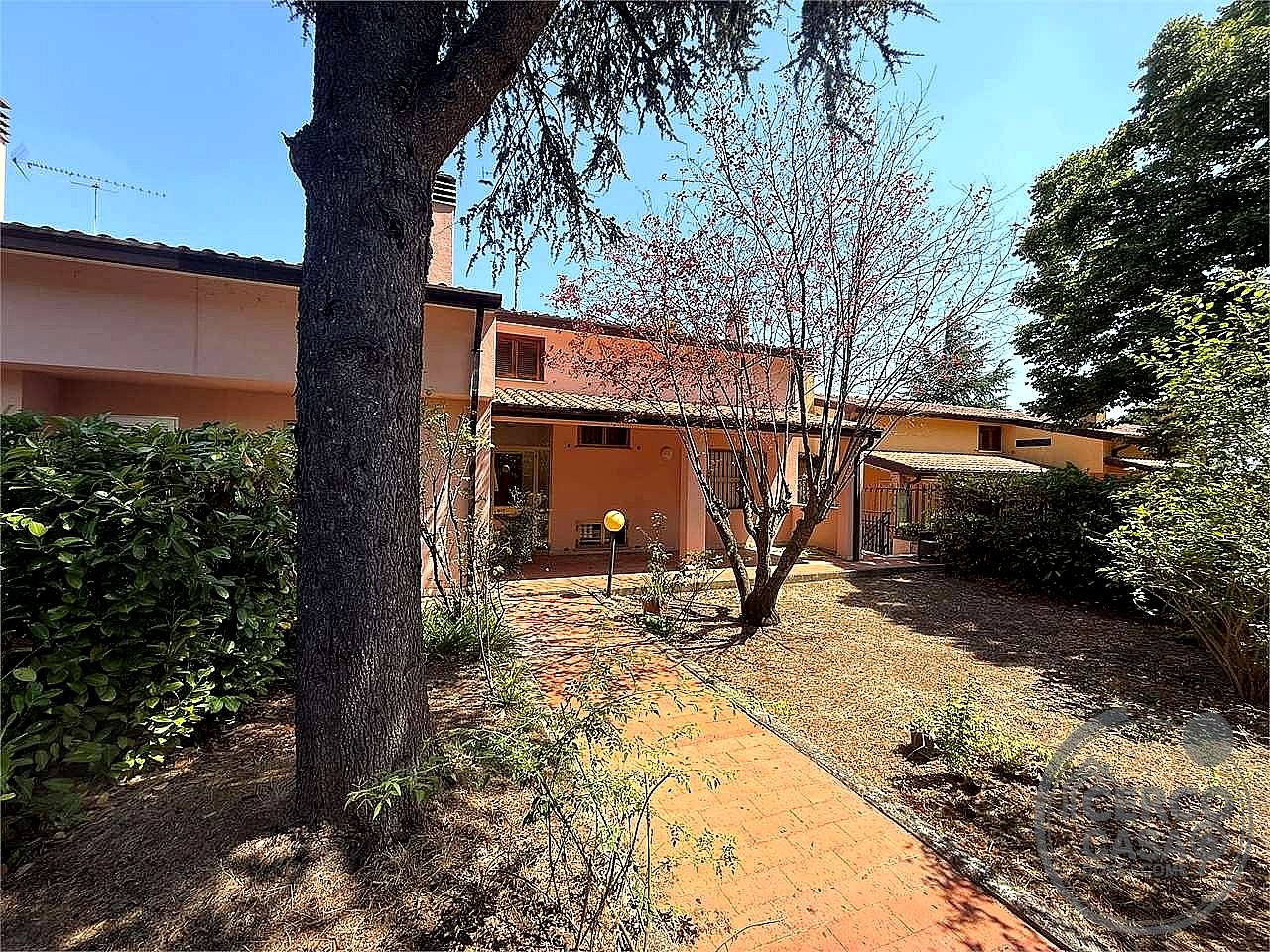 VILLA VENDITA PERUGIA LACUGNANO · foto 2
