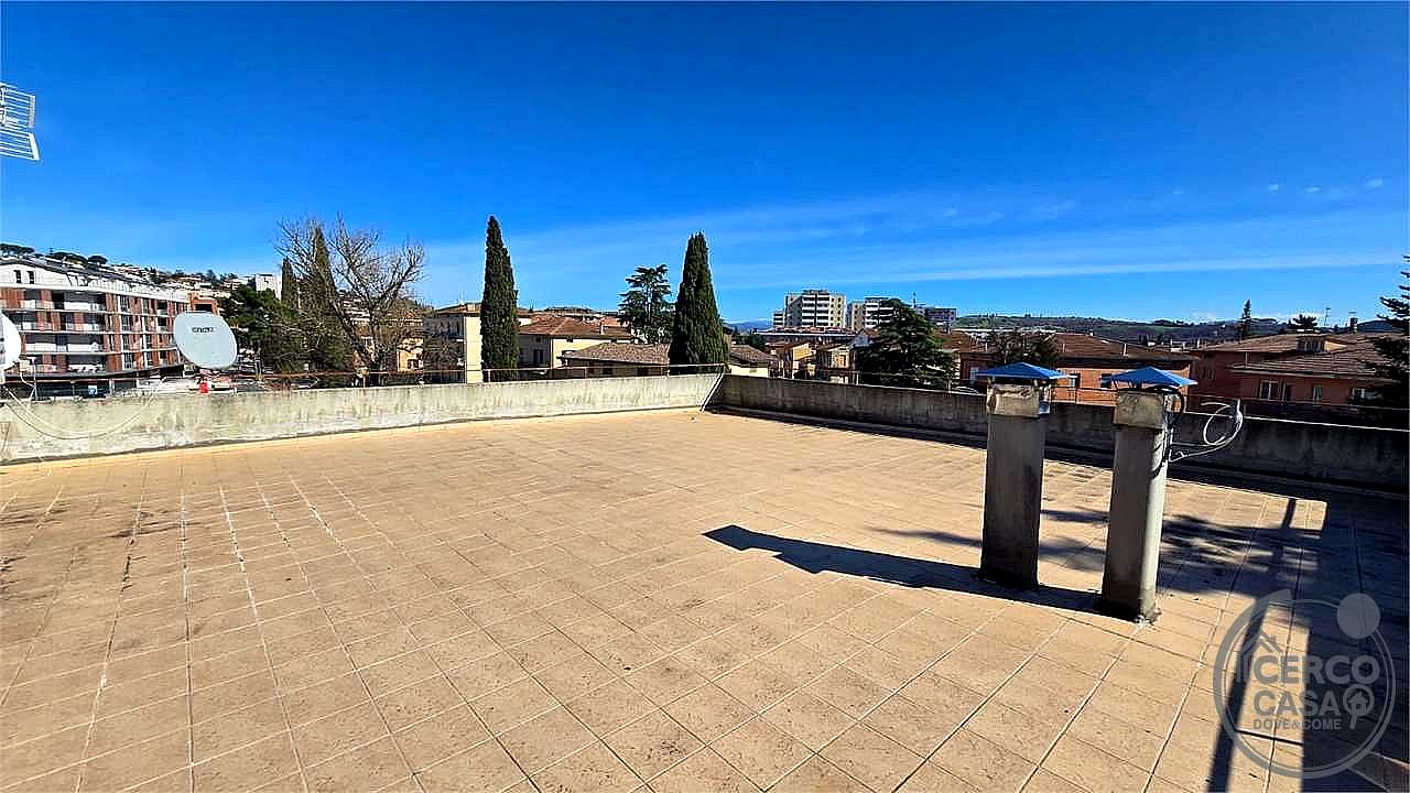 4 O PIÙ LOCALI VENDITA PERUGIA PONTE SAN GIOVANNI · foto 14