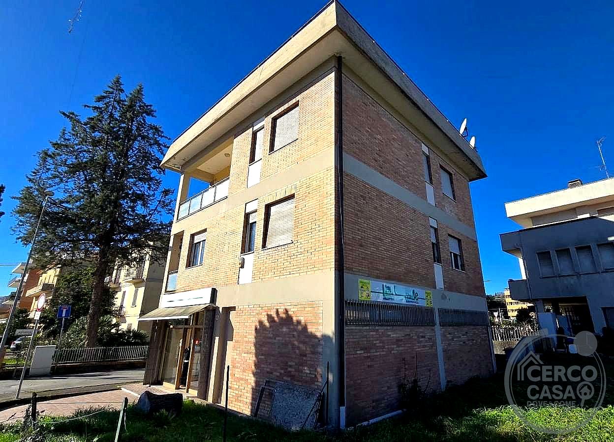 4 O PIÙ LOCALI VENDITA PERUGIA PONTE SAN GIOVANNI · foto 9