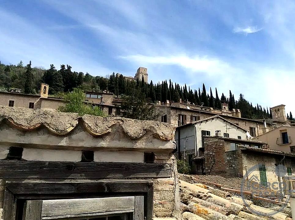 4 O PIÙ LOCALI VENDITA ASSISI
