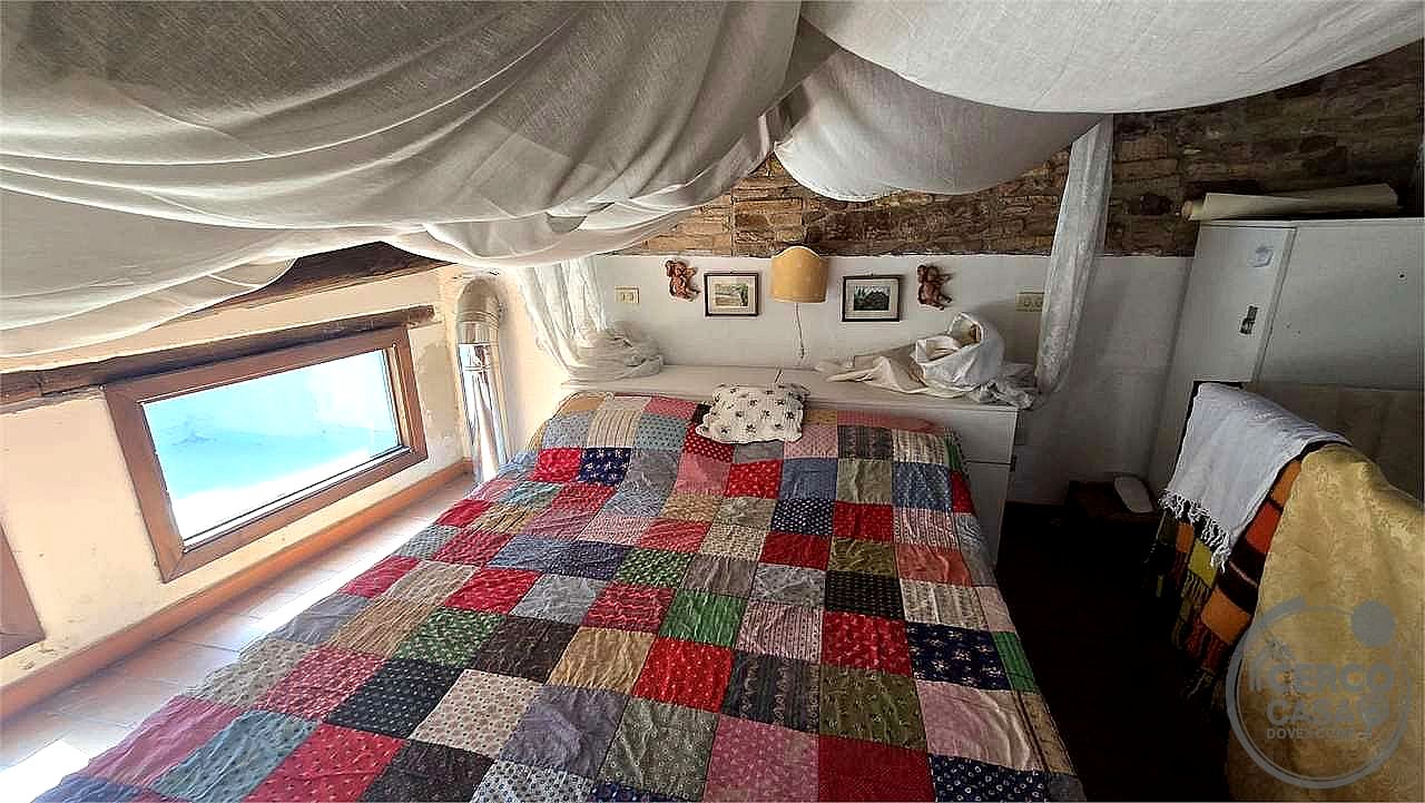 4 O PIÙ LOCALI VENDITA ASSISI · foto 36
