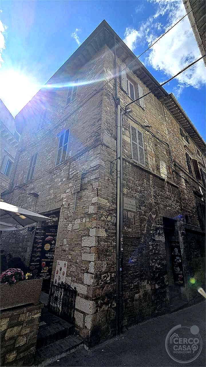 4 O PIÙ LOCALI VENDITA ASSISI