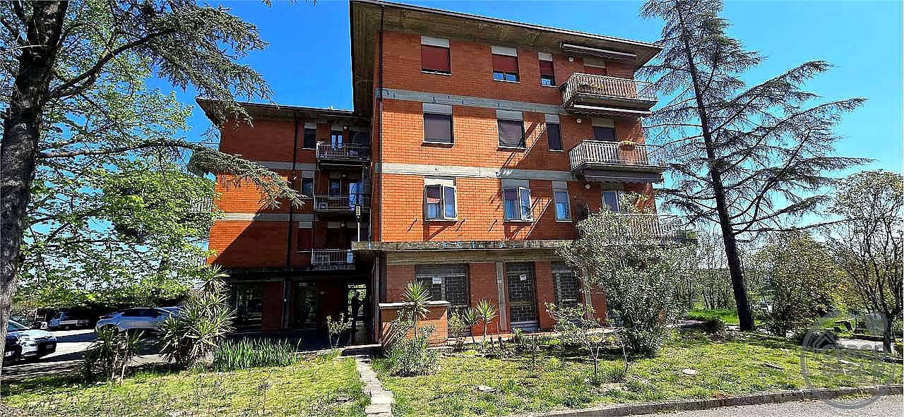 NEGOZIO AFFITTO PERUGIA · foto 1