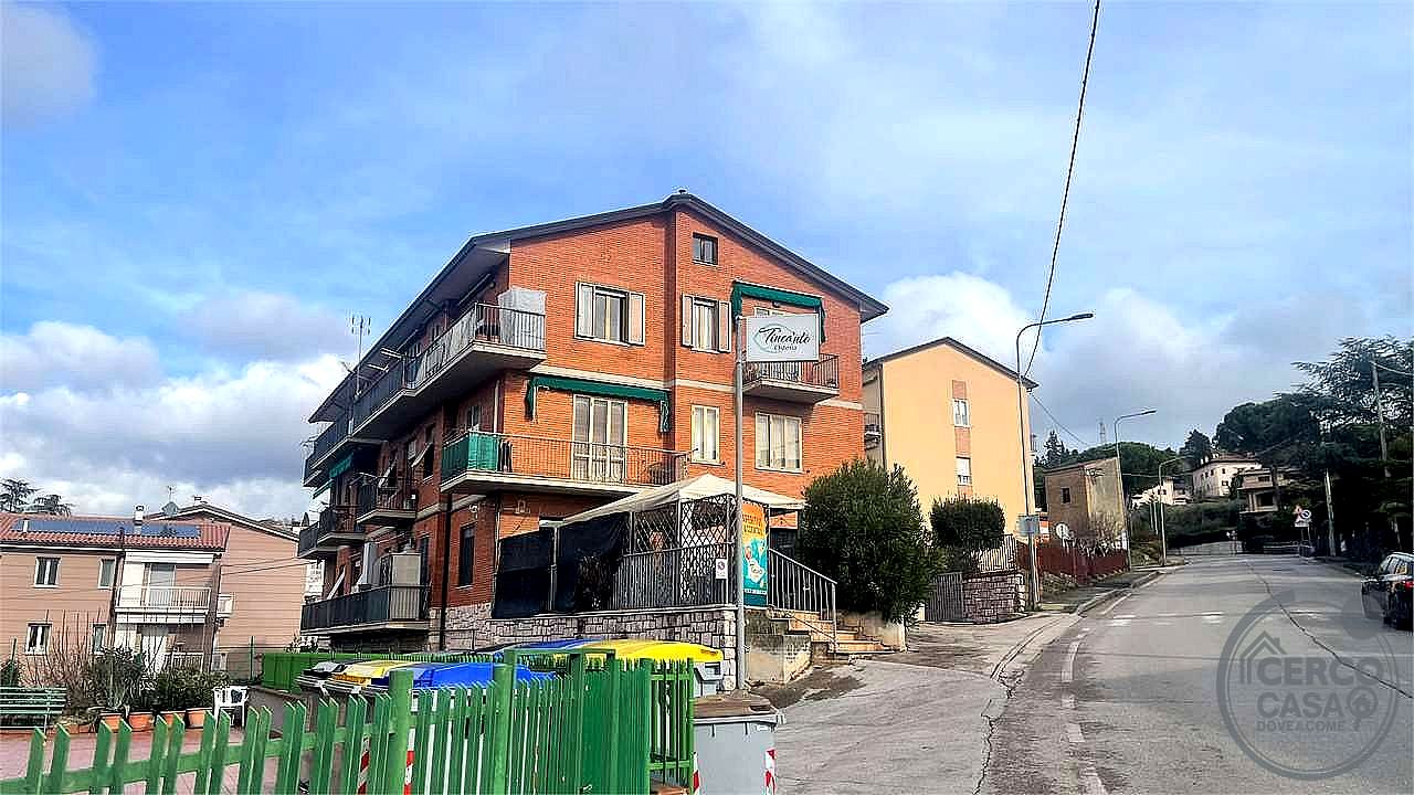 NEGOZIO VENDITA PERUGIA PREPO · foto 12