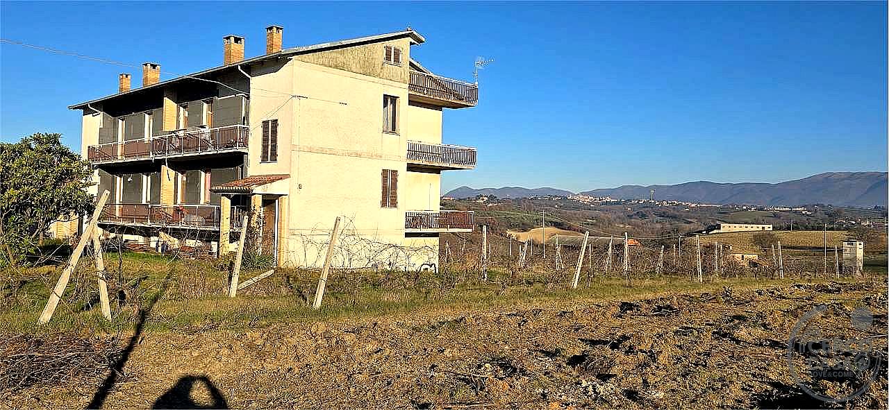 VILLA BIFAMILIARE VENDITA MONTEFALCO