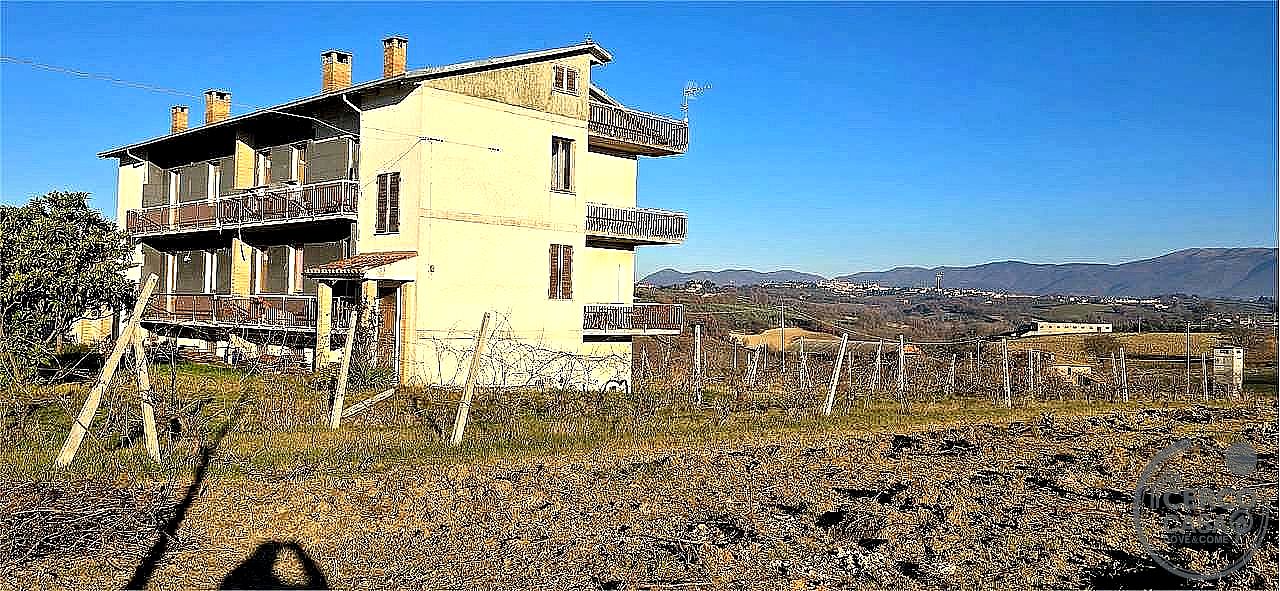 VILLA BIFAMILIARE VENDITA MONTEFALCO