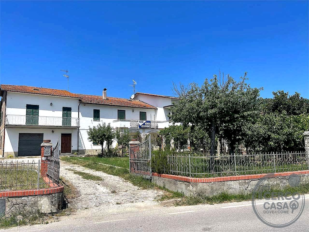 VILLA A SCHIERA VENDITA MAGIONE · foto 16