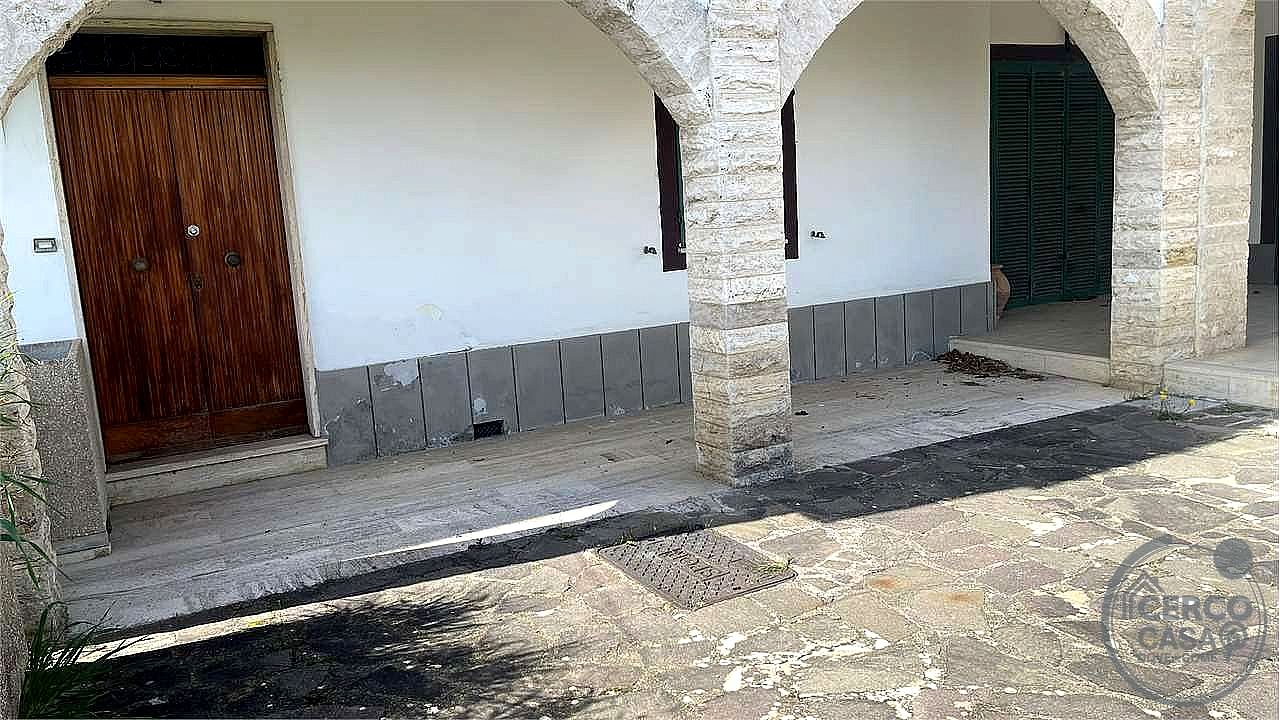 VILLA A SCHIERA VENDITA MAGIONE · foto 2