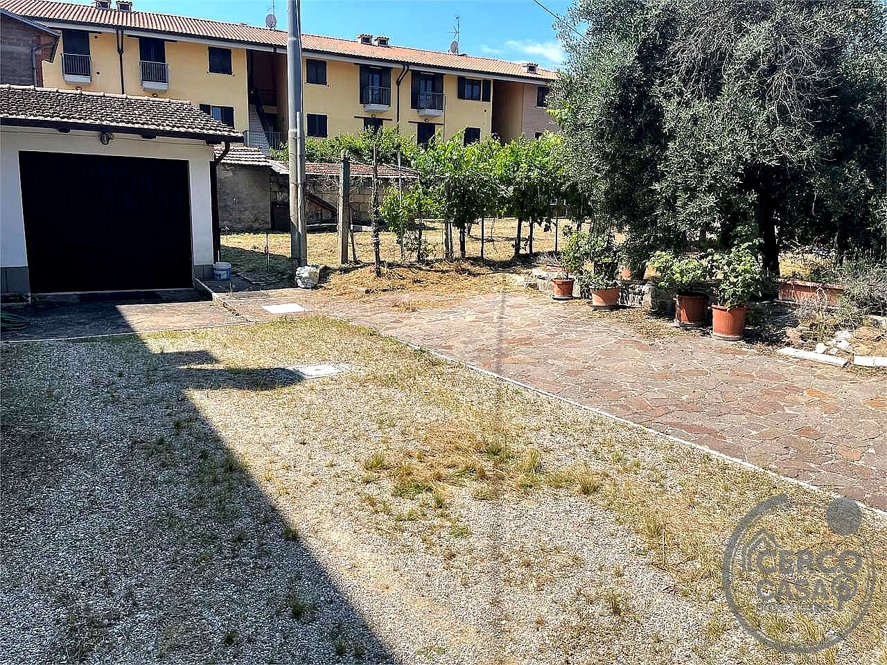 VILLA A SCHIERA VENDITA MAGIONE · foto 22