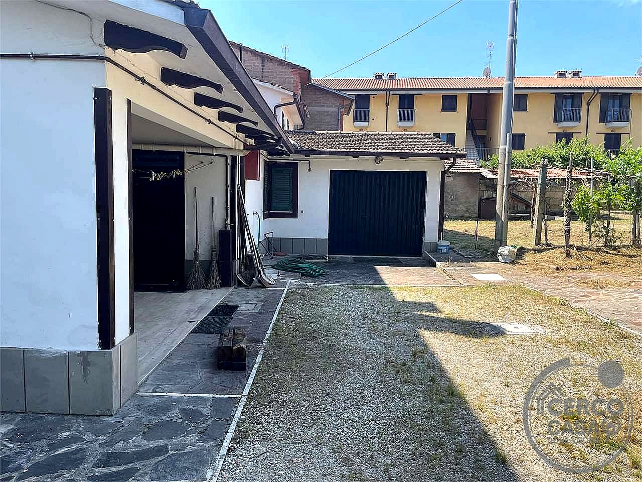 VILLA A SCHIERA VENDITA MAGIONE · foto 23
