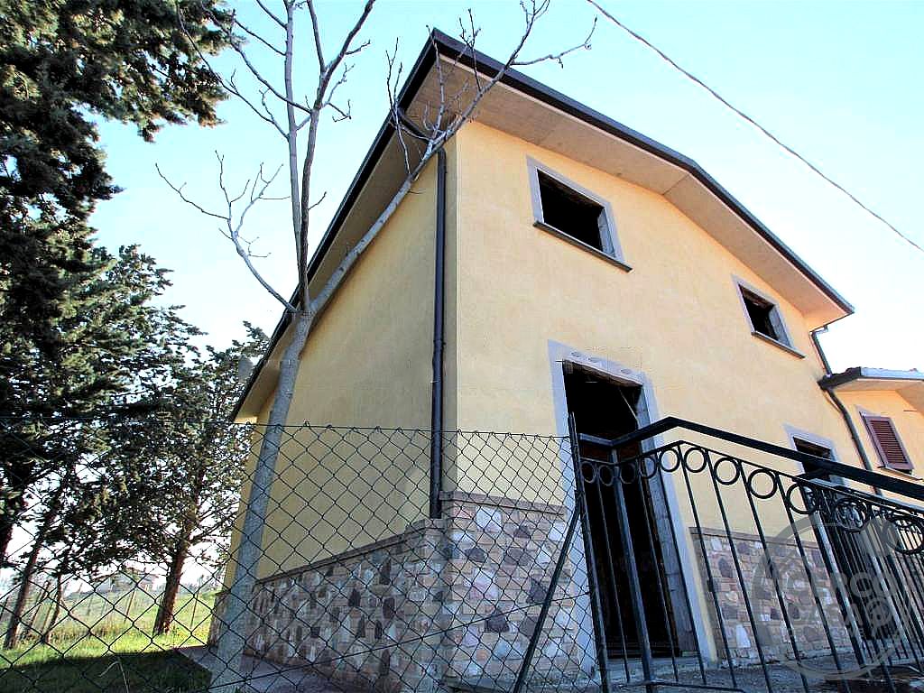 VILLA A SCHIERA VENDITA PERUGIA · foto 1