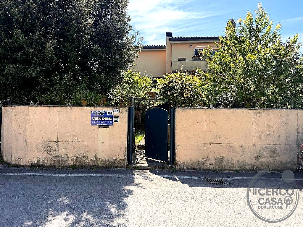 VILLA BIFAMILIARE VENDITA FOLIGNO · foto 1