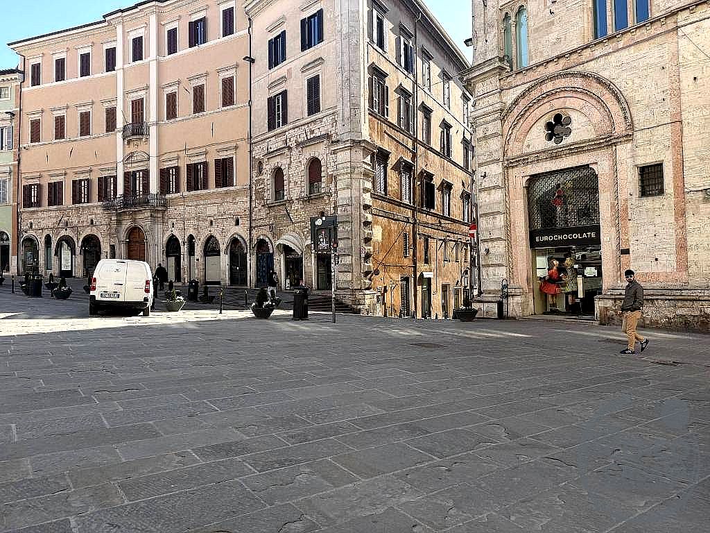 NEGOZIO VENDITA PERUGIA CENTRO STORICO · foto 3