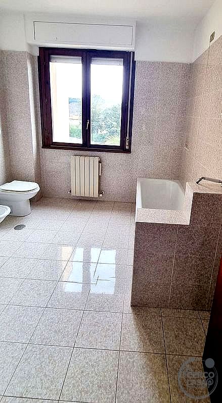 VILLA A SCHIERA VENDITA PERUGIA PRETOLA · foto 10