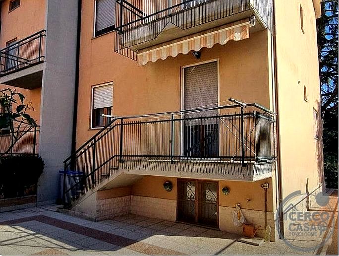 VILLA A SCHIERA VENDITA PERUGIA PRETOLA · foto 2