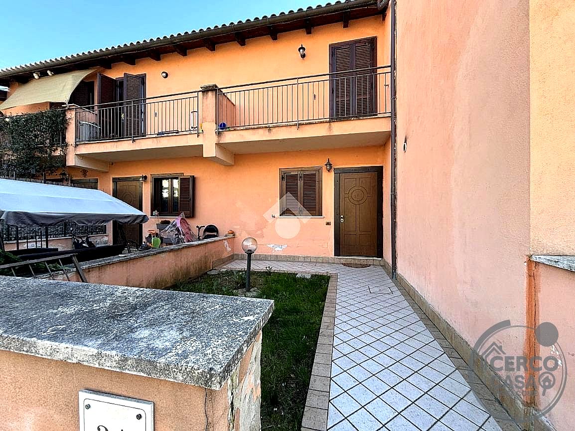 VILLA A SCHIERA VENDITA ACQUASPARTA · foto 3
