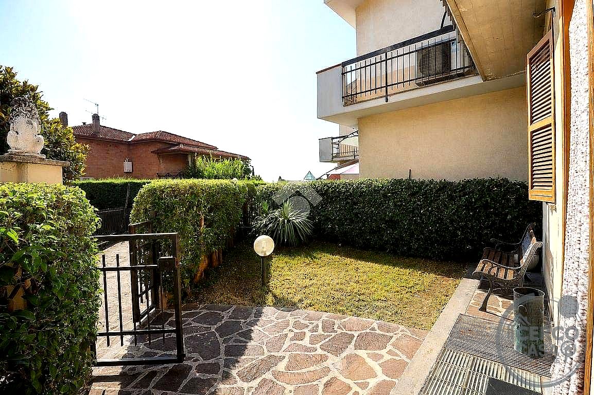 VILLA A SCHIERA VENDITA TERNI CESURE VALENZA · foto 2