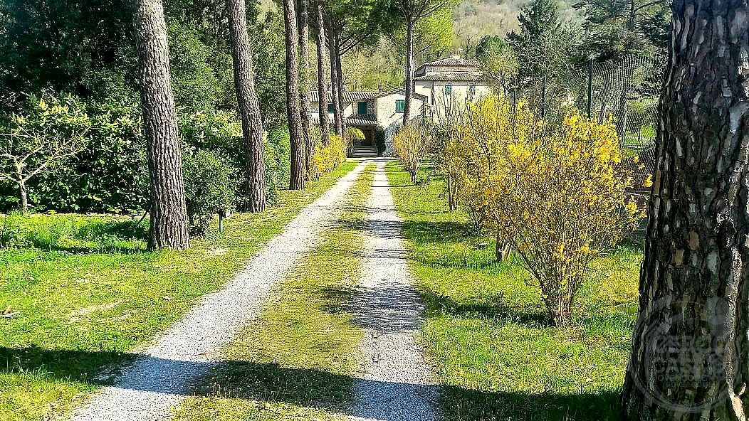 VILLA VENDITA PERUGIA MONTE TEZIO