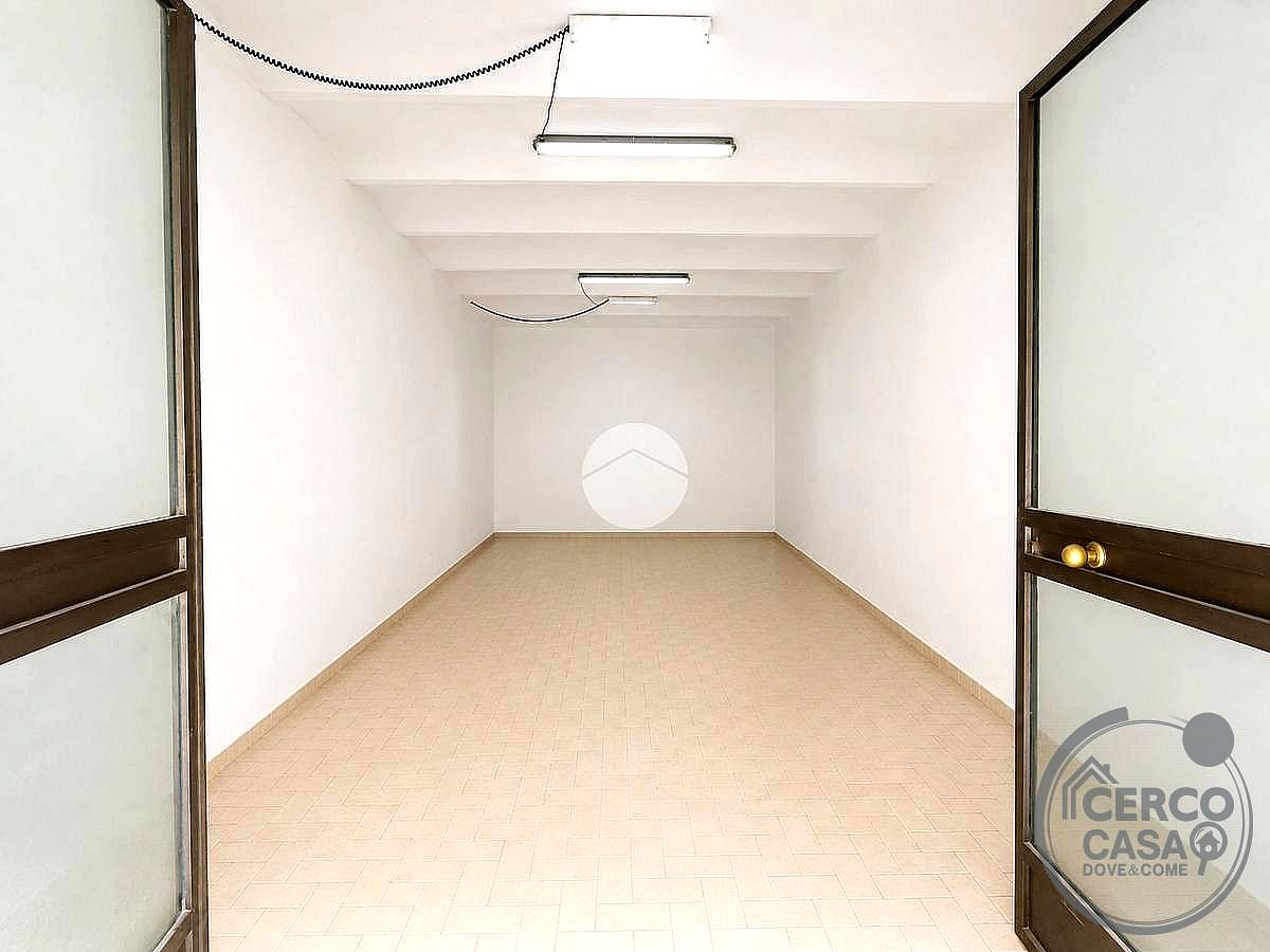 MAGAZZINO VENDITA TERNI CENTRO STORICO