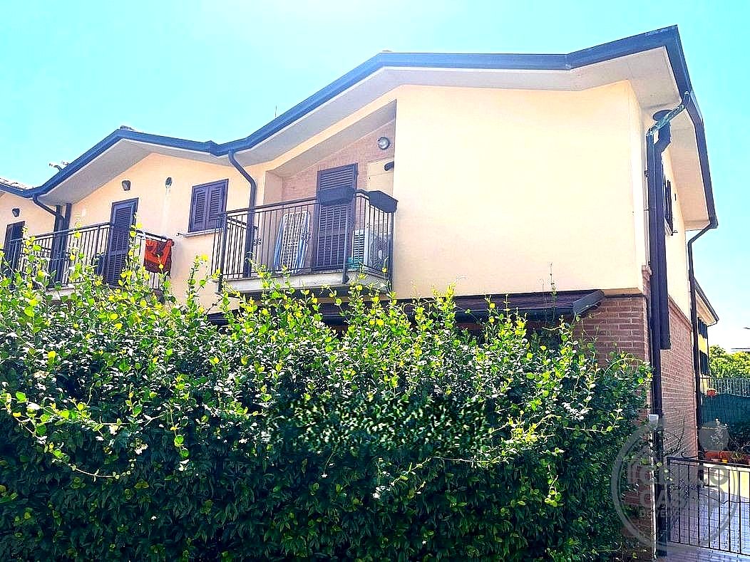 VILLA A SCHIERA VENDITA PERUGIA PONTE SAN GIOVANNI · foto 2