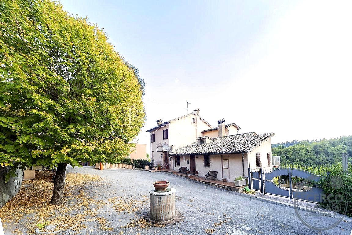 VILLA VENDITA PERUGIA MONTELUCE