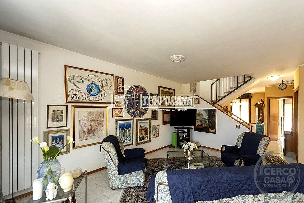 VILLA A SCHIERA VENDITA PERUGIA SANTA LUCIA · foto 1