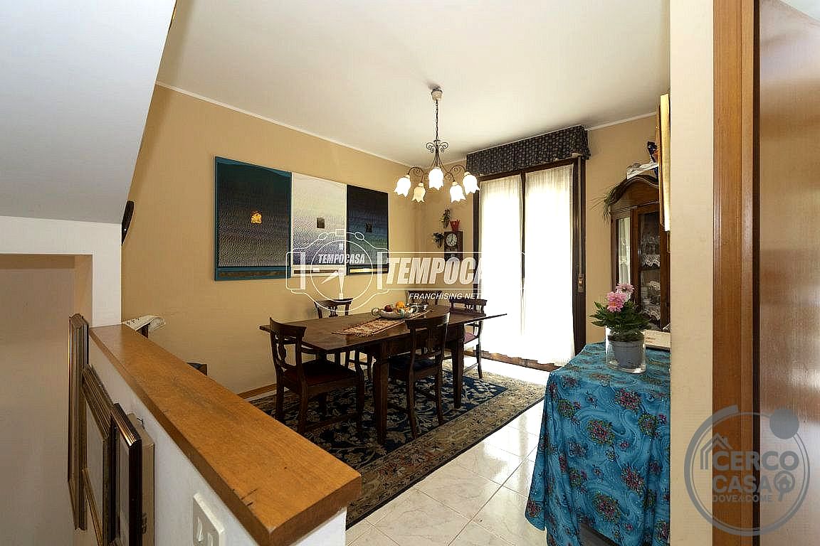 VILLA A SCHIERA VENDITA PERUGIA SANTA LUCIA · foto 2