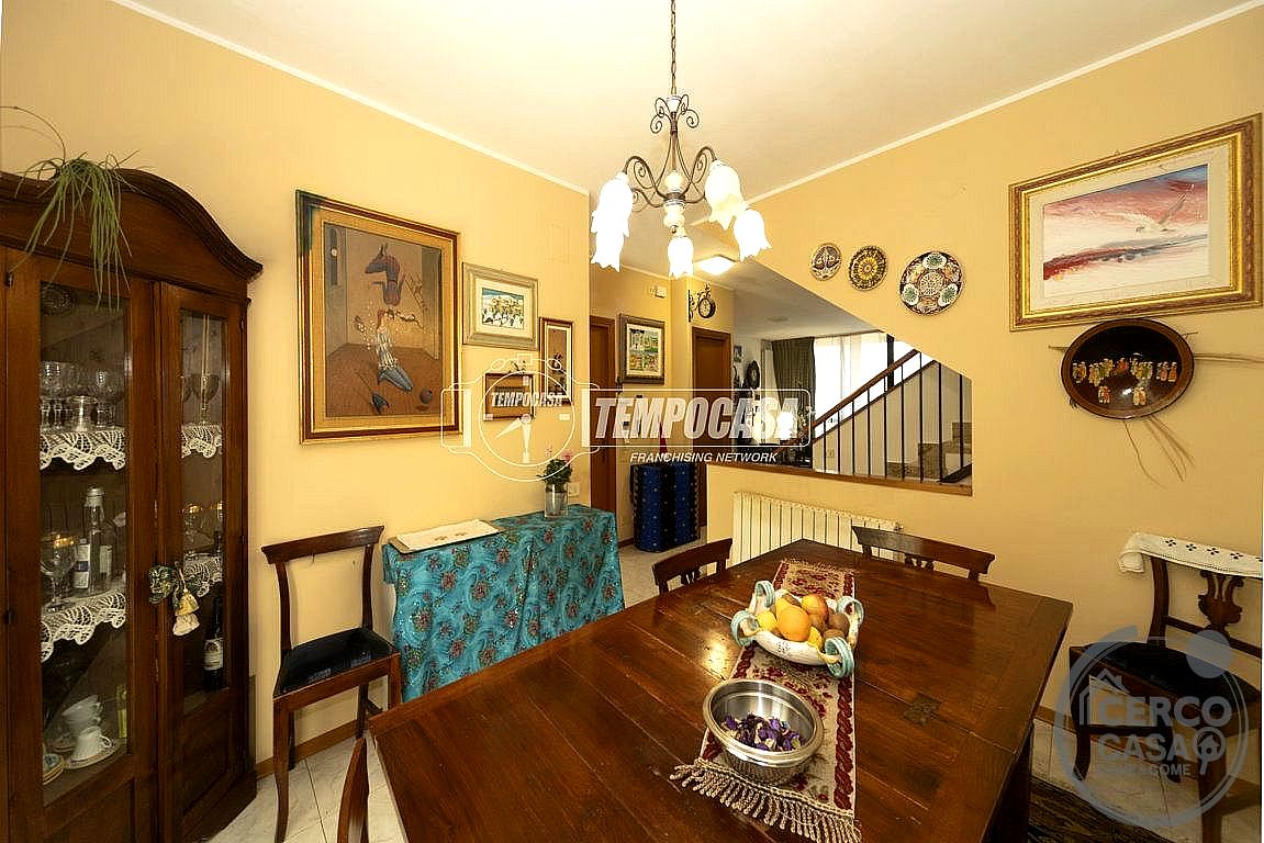 VILLA A SCHIERA VENDITA PERUGIA SANTA LUCIA · foto 3