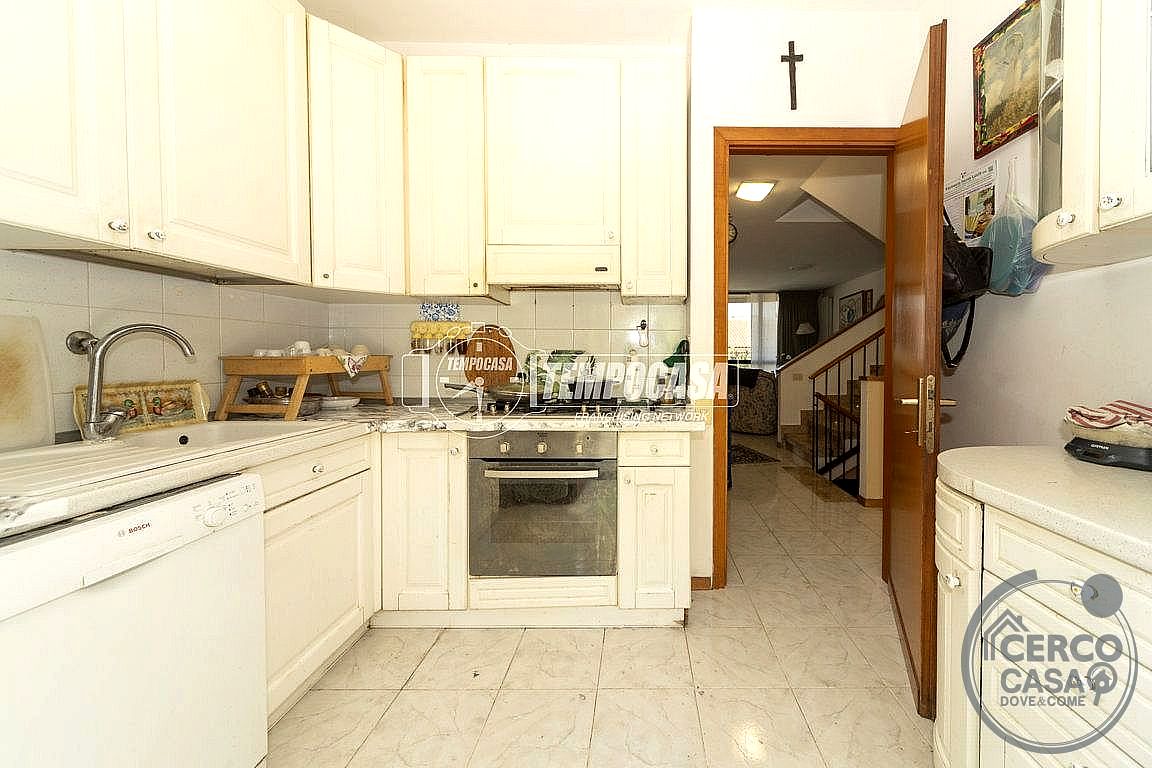 VILLA A SCHIERA VENDITA PERUGIA SANTA LUCIA · foto 4
