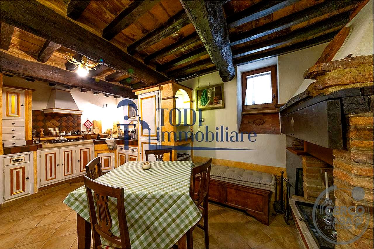 PORZIONE DI CASA VENDITA TODI