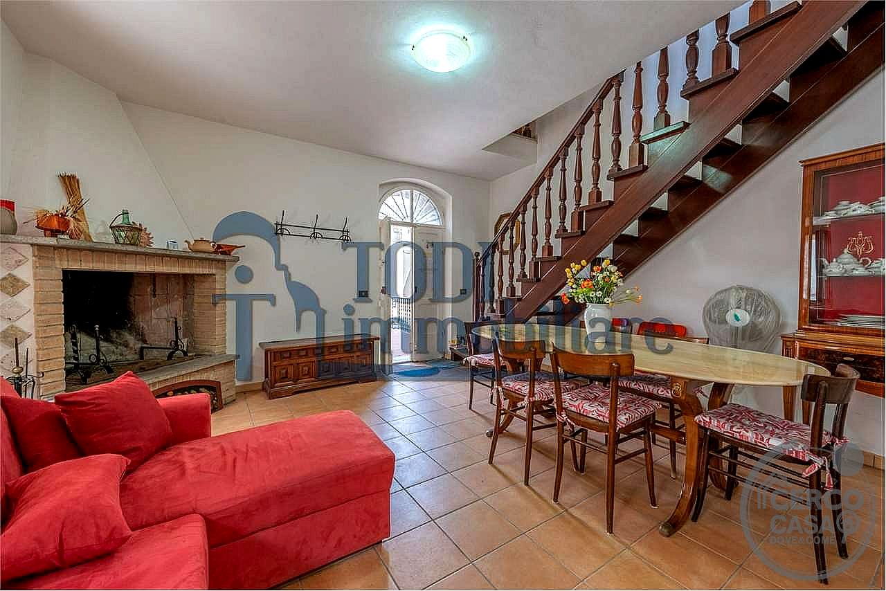 PORZIONE DI CASA VENDITA TODI · foto 1