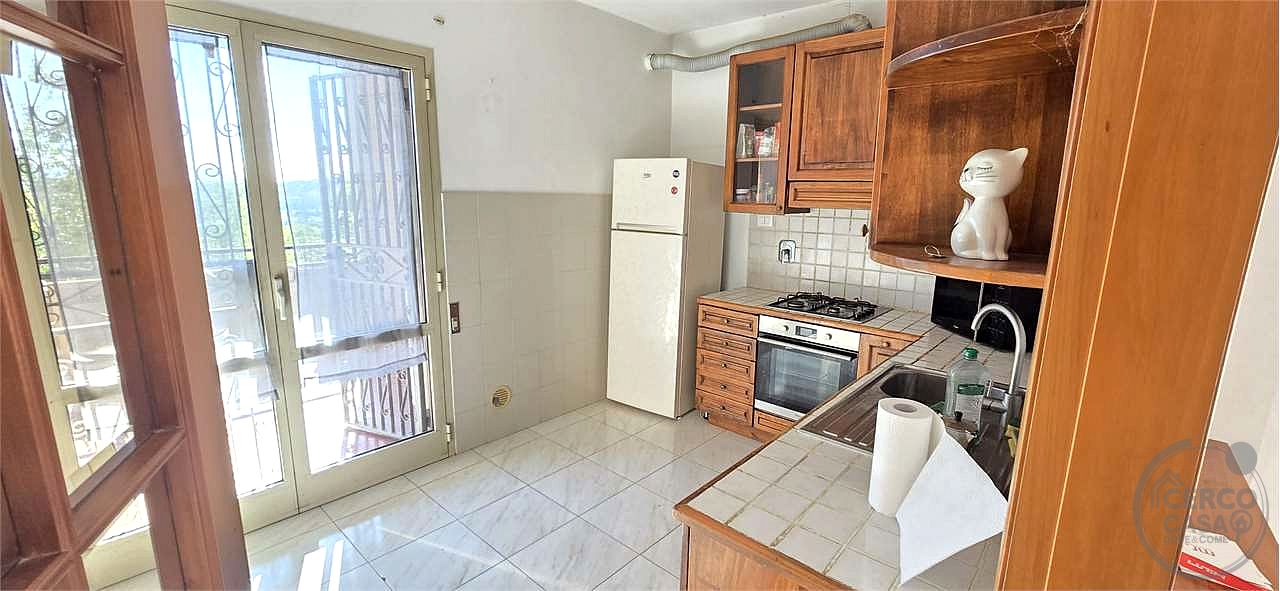 *APPARTAMENTO PANORAMICO CON GIARDINO E TERRAZZA – LACUGNANO, PERUGIA*