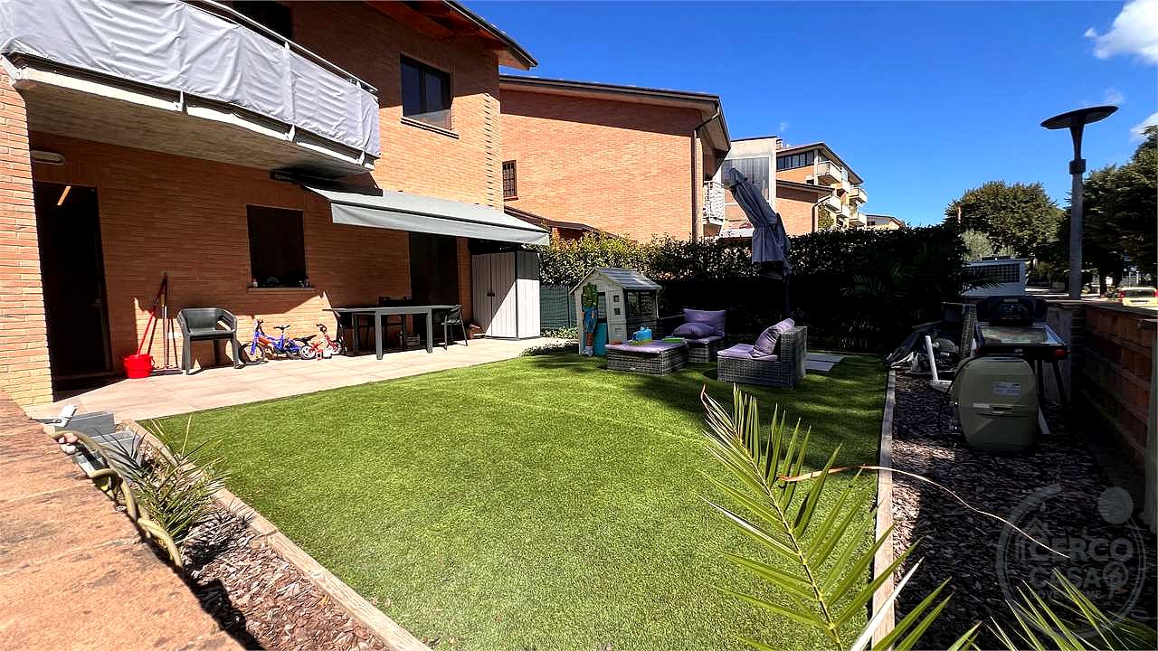 Mantignana – Trilocale con ingresso indipendente e doppio giardino