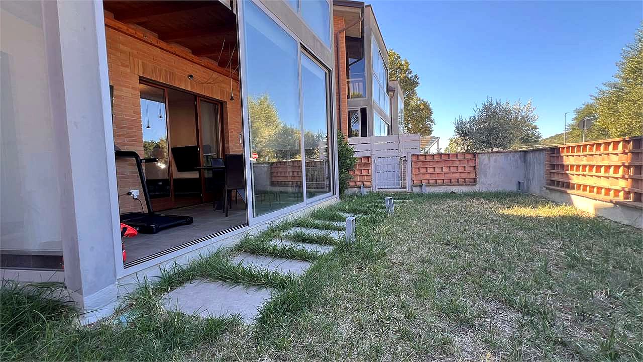 Mantignana – Trilocale con ingresso indipendente e doppio giardino