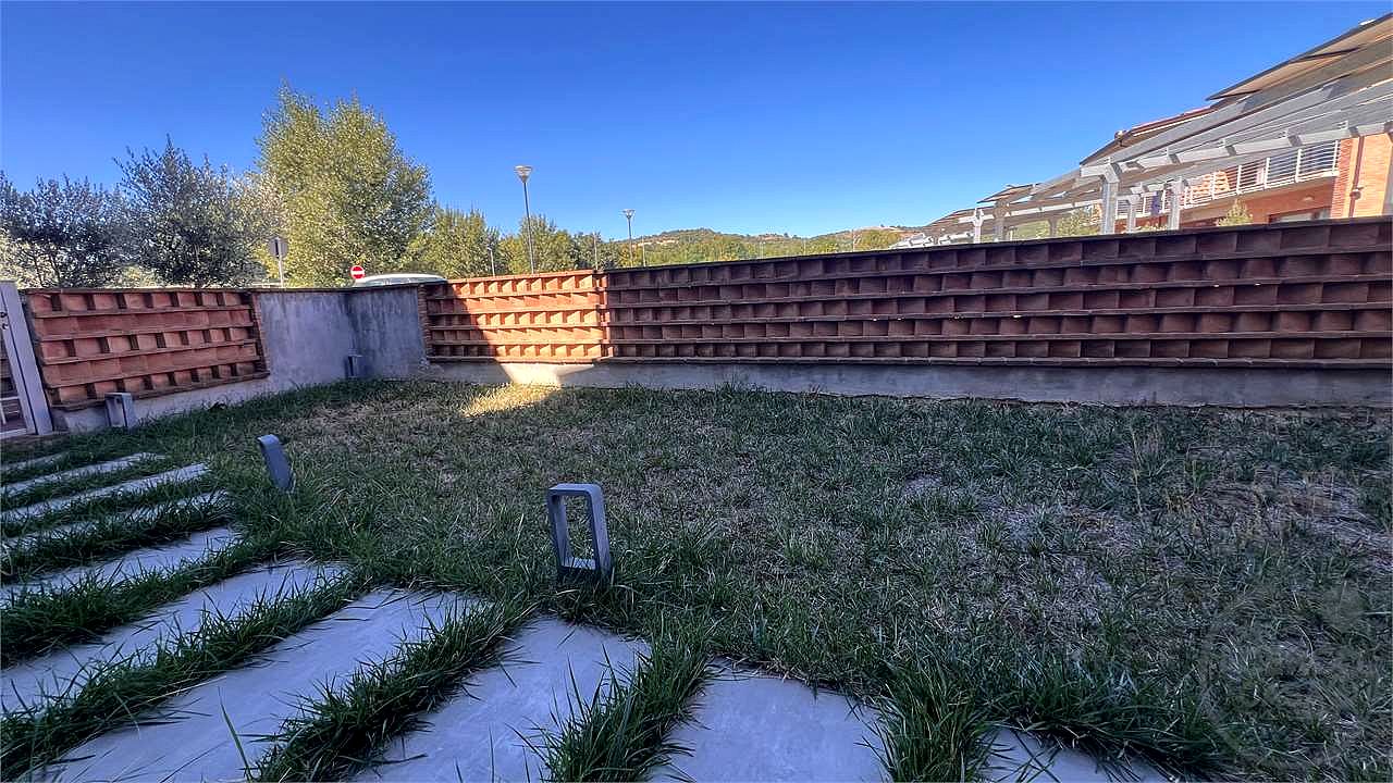 Mantignana – Trilocale con ingresso indipendente e doppio giardino
