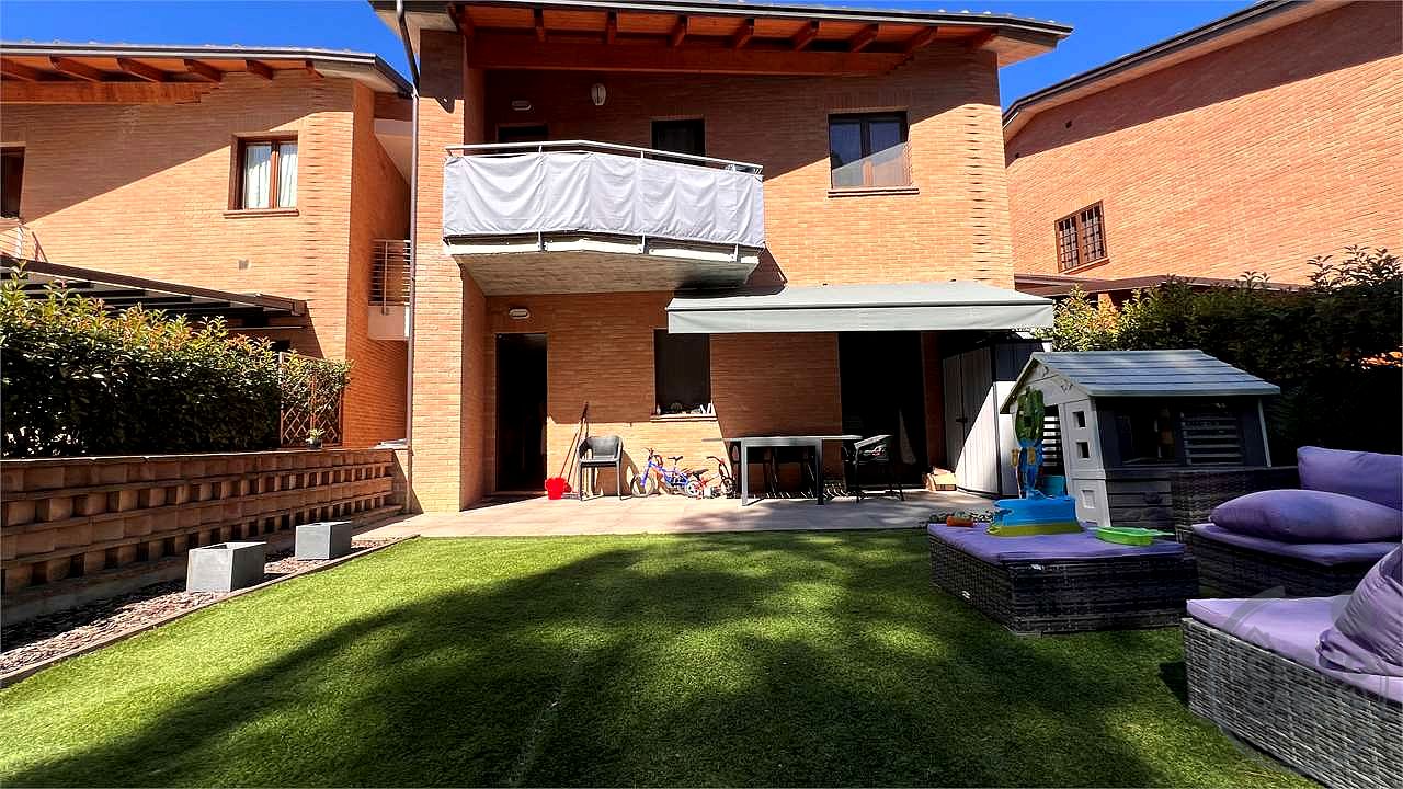 Mantignana – Trilocale con ingresso indipendente e doppio giardino